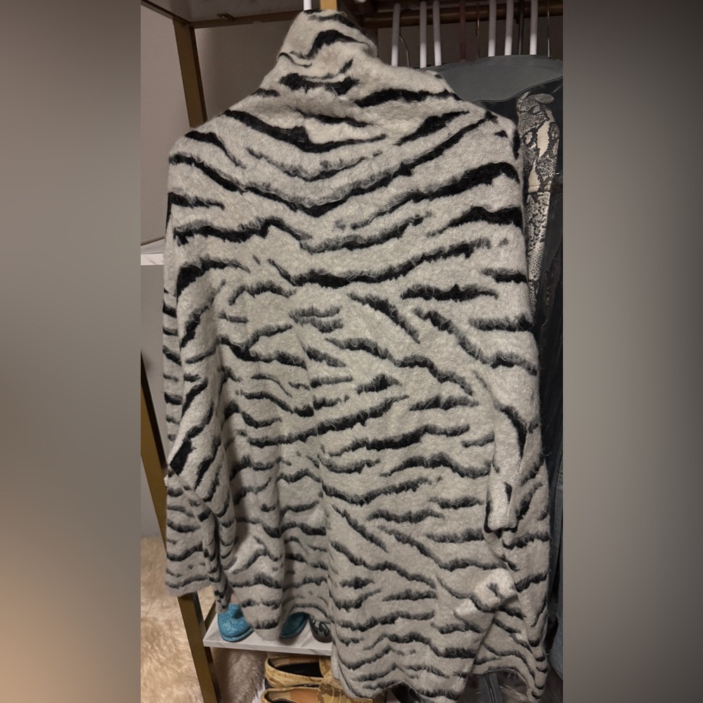 GIVENCHY Zebra Mohair Sweater (Oversized) - Picture 8 of 12